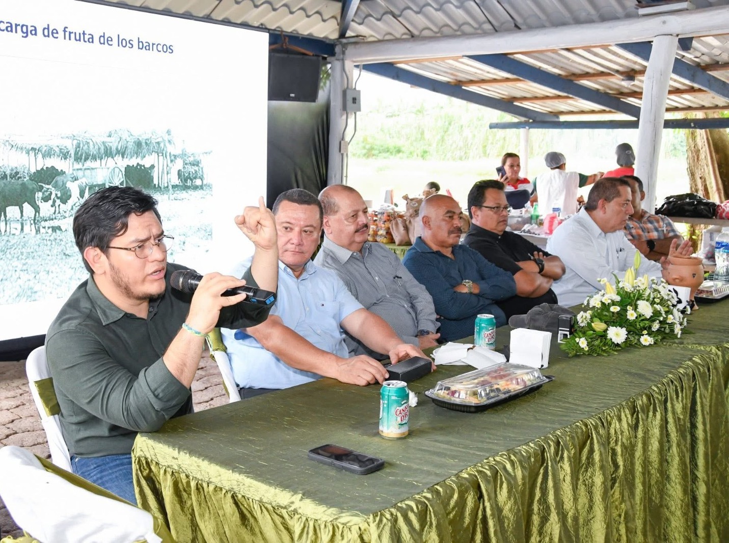 Secretario de Trabajo acompaña firma de contrato colectivo entre PROADA y SITRAPROADASA